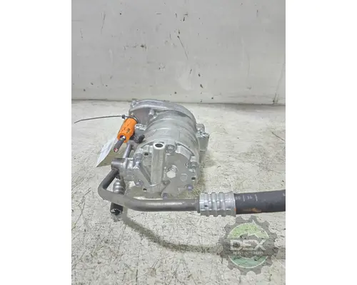 VOLVO VNL440 Air Conditioner Compressor