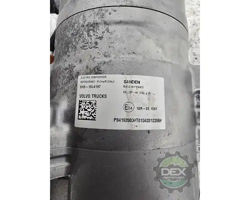 VOLVO VNL440 Air Conditioner Compressor