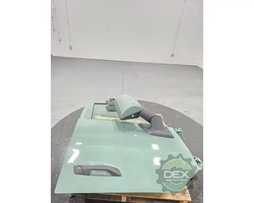 VOLVO VNL440 Door Assembly, Front