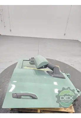 VOLVO VNL440 Door Assembly, Front