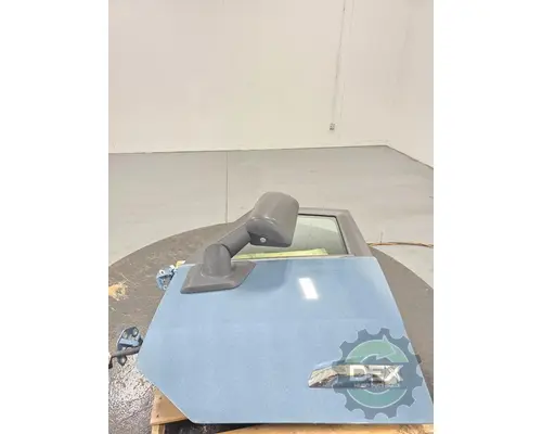 VOLVO VNL440 Door Assembly, Front