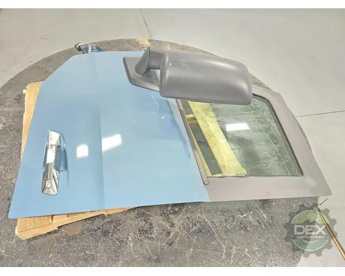 VOLVO VNL440 Door Assembly, Front