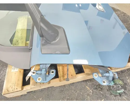 VOLVO VNL440 Door Assembly, Front