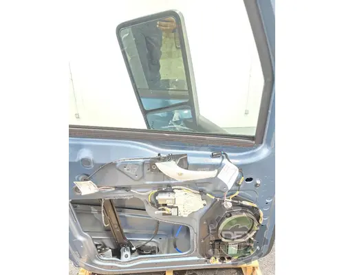 VOLVO VNL440 Door Assembly, Front