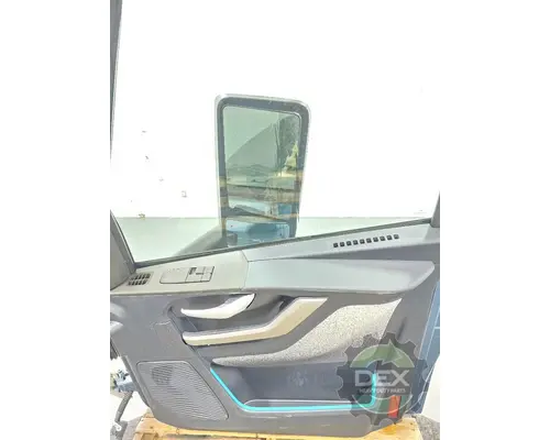 VOLVO VNL440 Door Assembly, Front