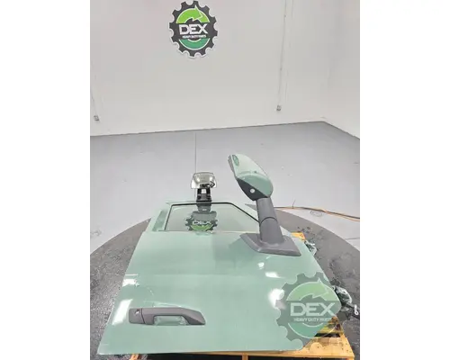 VOLVO VNL440 Door Assembly, Front