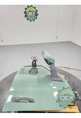 VOLVO VNL440 Door Assembly, Front