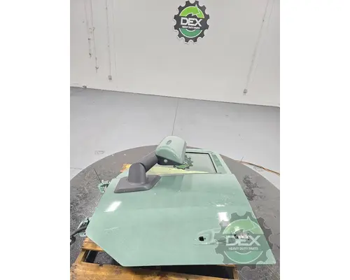 VOLVO VNL440 Door Assembly, Front