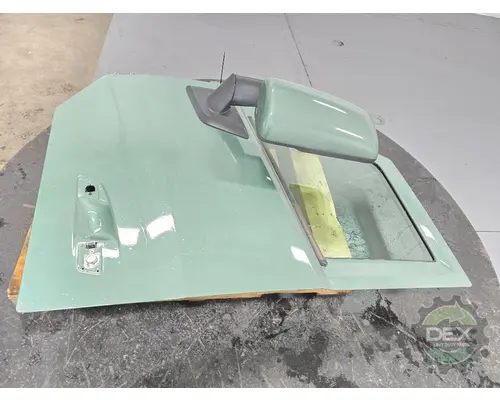 VOLVO VNL440 Door Assembly, Front