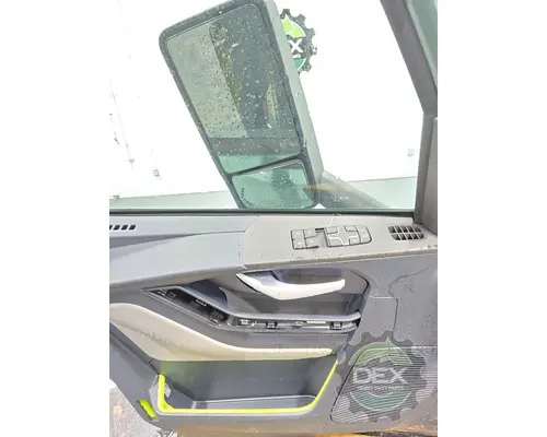 VOLVO VNL440 Door Assembly, Front