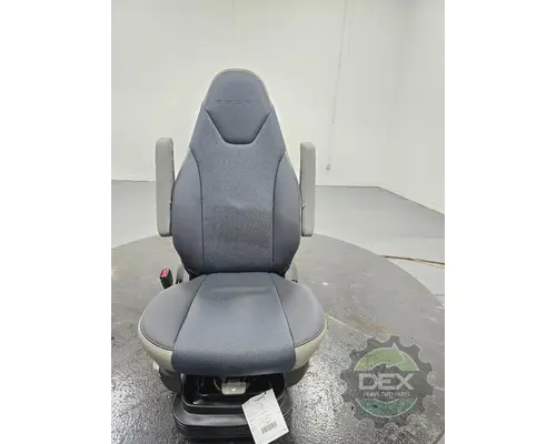 VOLVO VNL440 Seat, Front