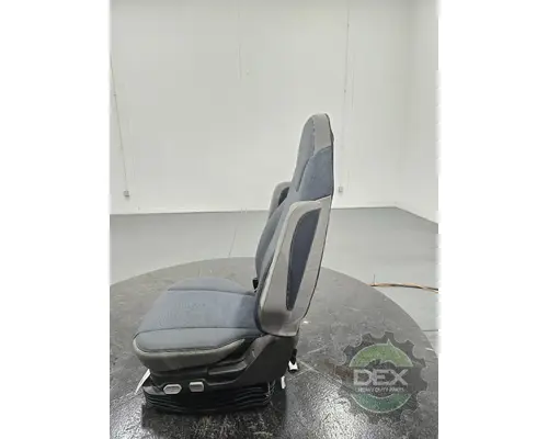 VOLVO VNL440 Seat, Front