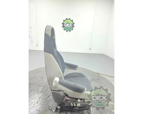 VOLVO VNL440 Seat, Front