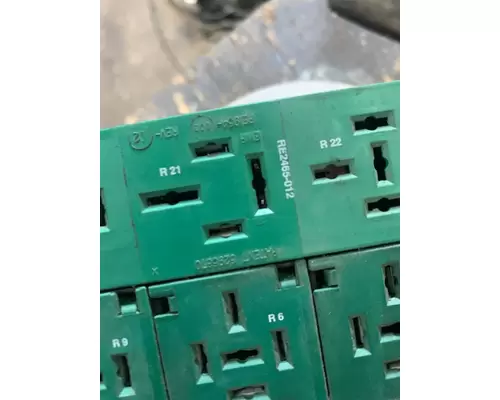 VOLVO VNL610 Fuse Box