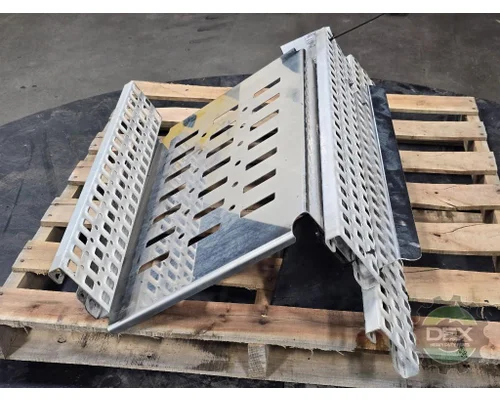 VOLVO VNL630 8271 foot step, chassi mounted