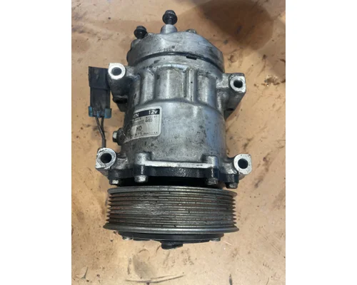VOLVO VNL630 Air Conditioner Compressor