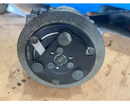 VOLVO VNL630 Air Conditioner Compressor