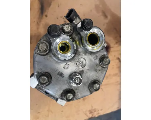 VOLVO VNL630 Air Conditioner Compressor
