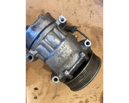VOLVO VNL630 Air Conditioner Compressor
