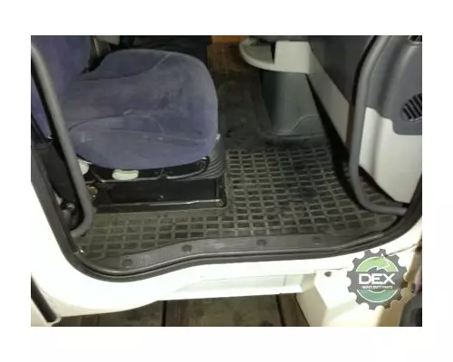 VOLVO VNL630 Cab