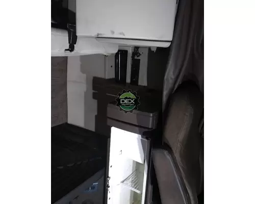 VOLVO VNL630 Cab