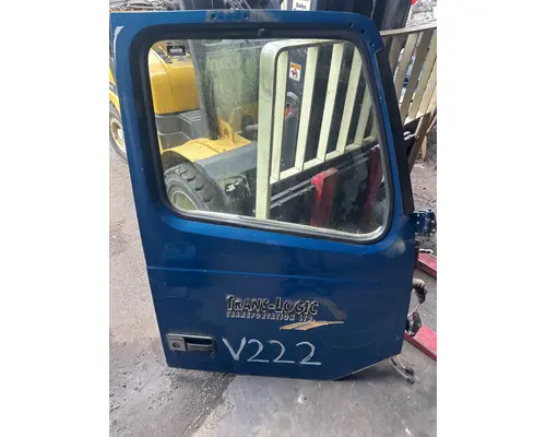 VOLVO VNL630 Door Assembly, Front