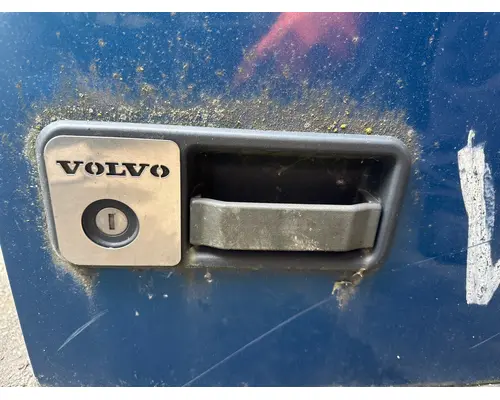 VOLVO VNL630 Door Assembly, Front
