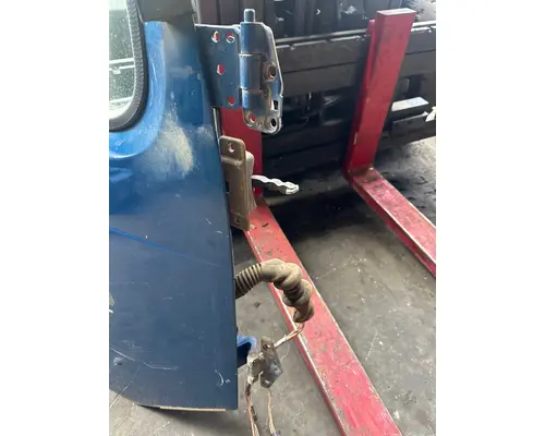 VOLVO VNL630 Door Assembly, Front