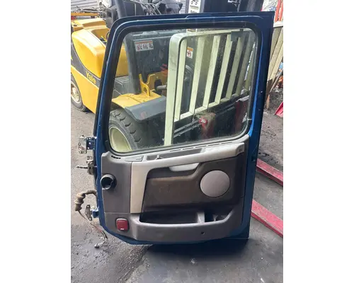 VOLVO VNL630 Door Assembly, Front
