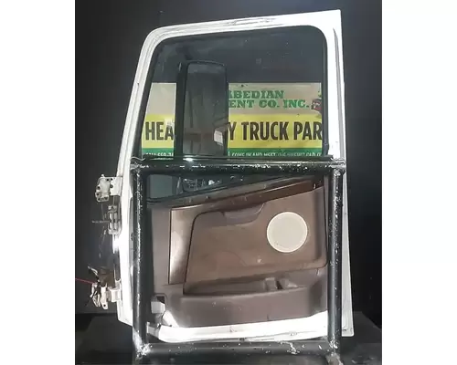 VOLVO VNL630 Door Assembly, Front