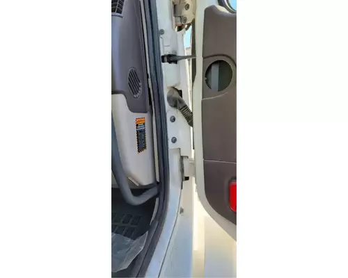 VOLVO VNL630 Door Assembly, Front