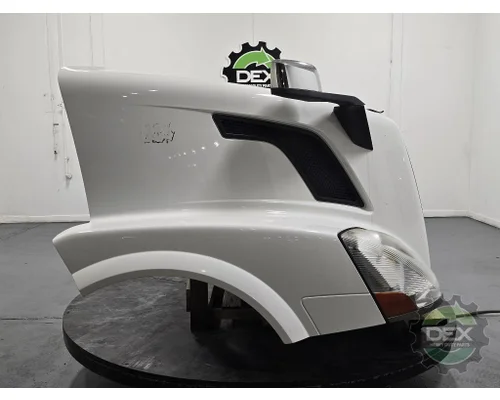 VOLVO VNL630 Hood