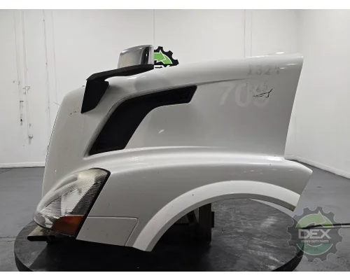 VOLVO VNL630 Hood