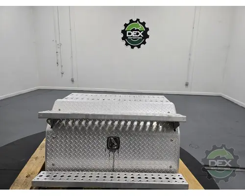VOLVO VNL630 Tool Box