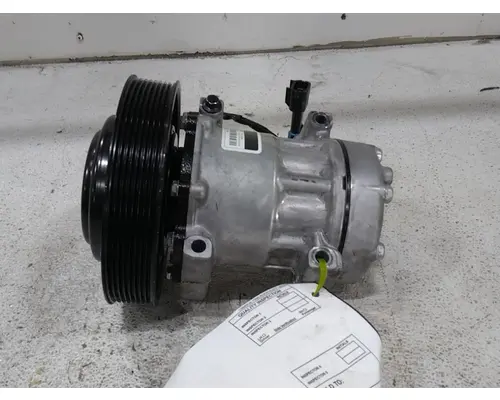 VOLVO VNL640 Air Conditioner Compressor