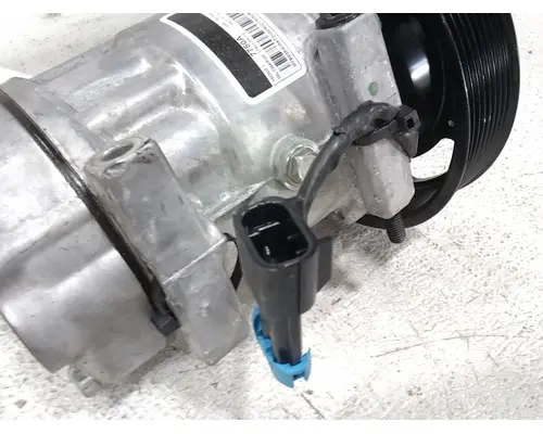 VOLVO VNL640 Air Conditioner Compressor