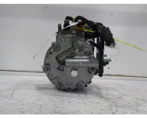 VOLVO VNL640 Air Conditioner Compressor