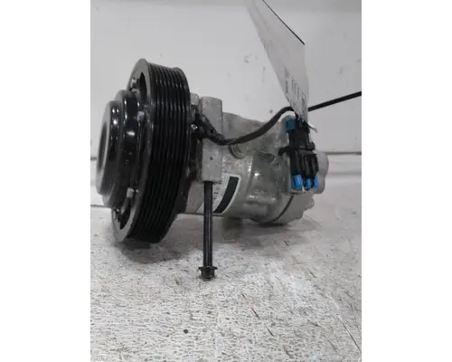 VOLVO VNL640 Air Conditioner Compressor