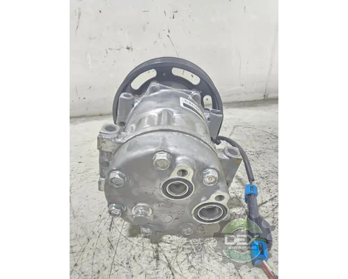 VOLVO VNL640 Air Conditioner Compressor