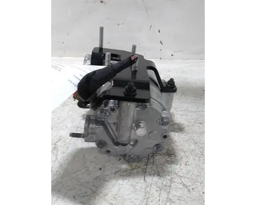 VOLVO VNL640 Air Conditioner Compressor