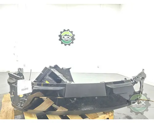 VOLVO VNL640 Bumper Assembly, Front