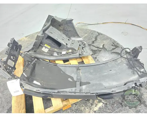 VOLVO VNL640 Bumper Assembly, Front