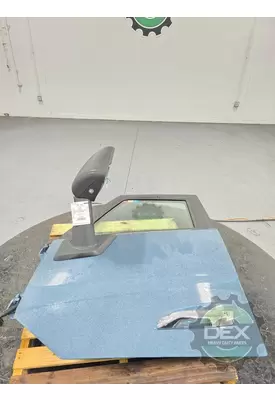 VOLVO VNL640 Door Assembly, Front