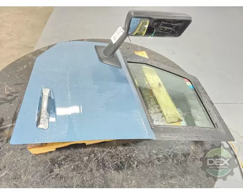 VOLVO VNL640 Door Assembly, Front