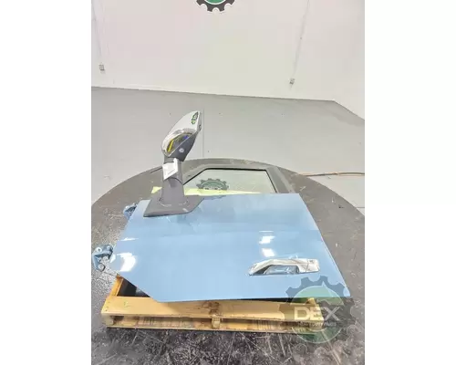 VOLVO VNL640 Door Assembly, Front
