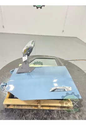 VOLVO VNL640 Door Assembly, Front