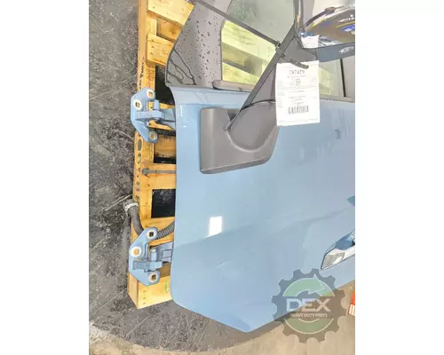 VOLVO VNL640 Door Assembly, Front