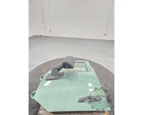 VOLVO VNL640 Door Assembly, Front