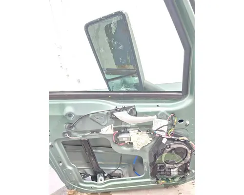 VOLVO VNL640 Door Assembly, Front
