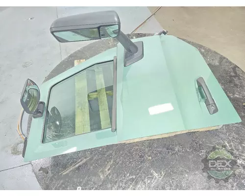 VOLVO VNL640 Door Assembly, Front